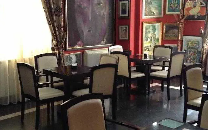 Otel Art Nirvana Tiran