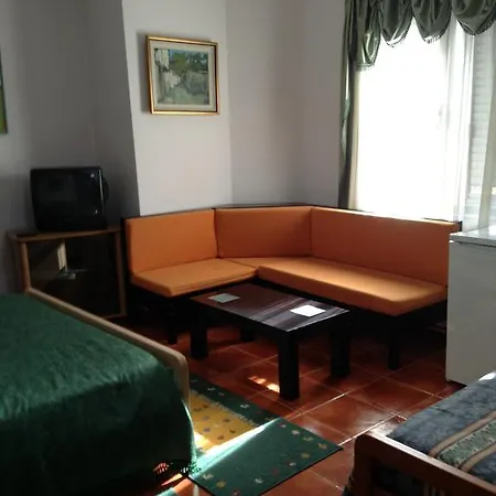 酒店 Art Nirvana 3*